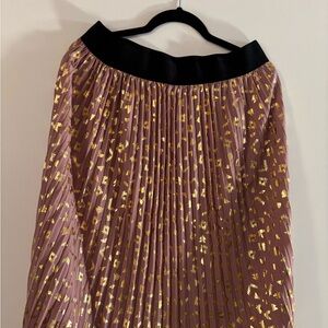 Ladies  LLR pleated skirt.